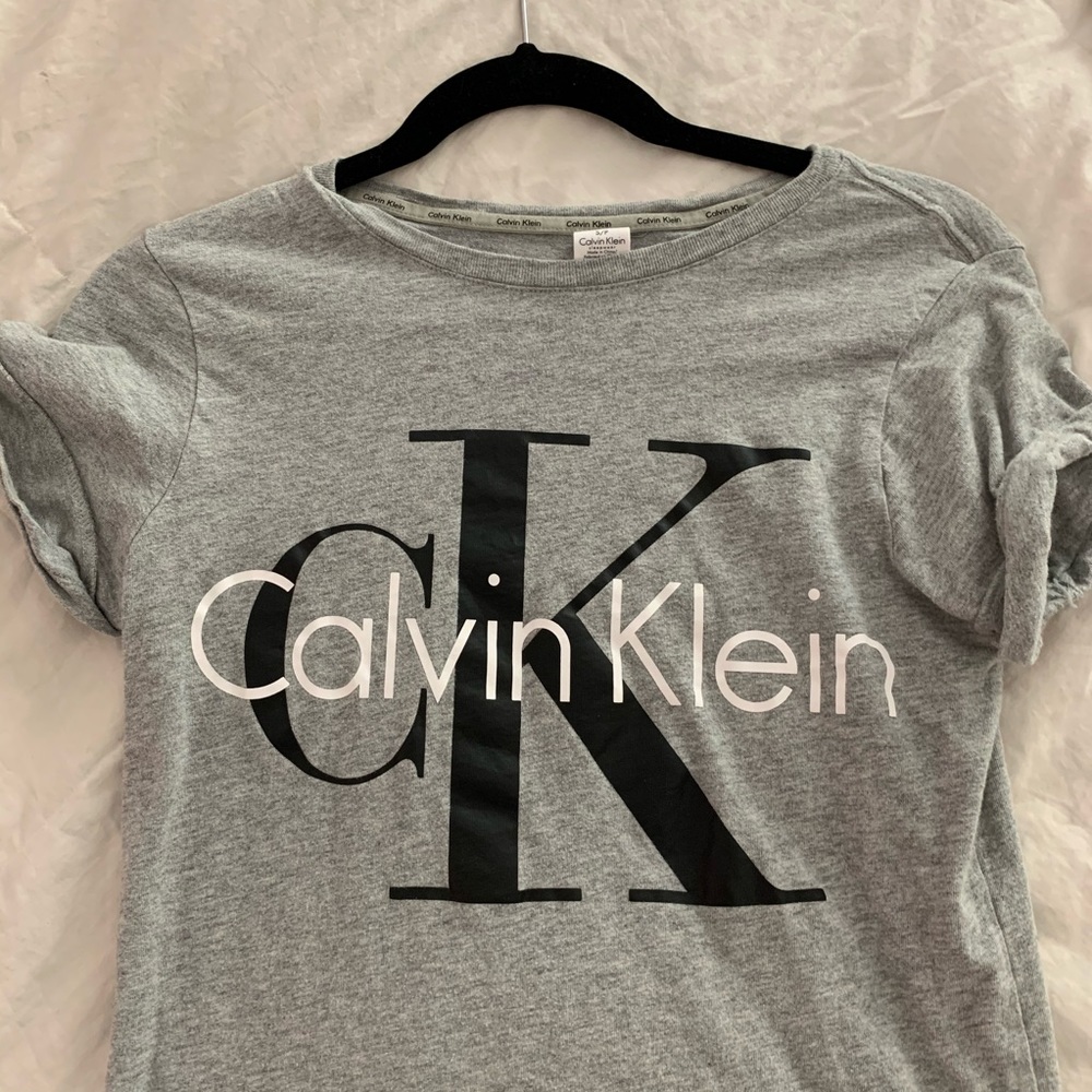 grey calvin klein cuffed sleeves tshirt